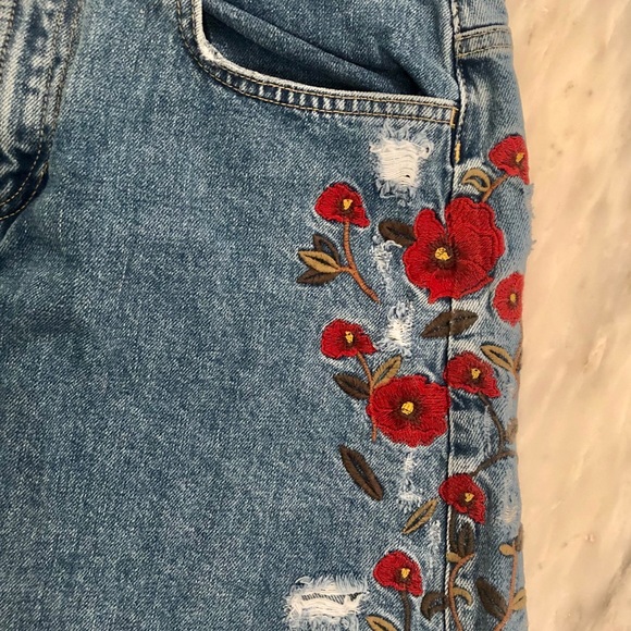 ✨💕PRICE DROP! Zara Denim Floral Embroidered Skirt - Picture 4 of 5
